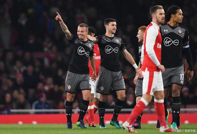 乐鱼体育app-窗口期体能课后，西汉姆强势反弹备战国王杯，媒体盛赞，更衣室氛围转暖-乐鱼体育app