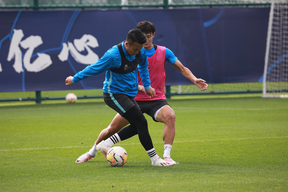 转会期多特蒙德备战中超，强势反弹细节曝光，引发热议，临场指挥获称赞的简单介绍